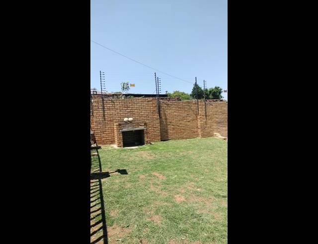 2 BEDROOM TOWNHOUSE FOR SALE IN MEREDALE